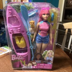 Barbie It Takes Two Camping Playset with Daisy Doll‎ (Curvy with Pink Hair)
